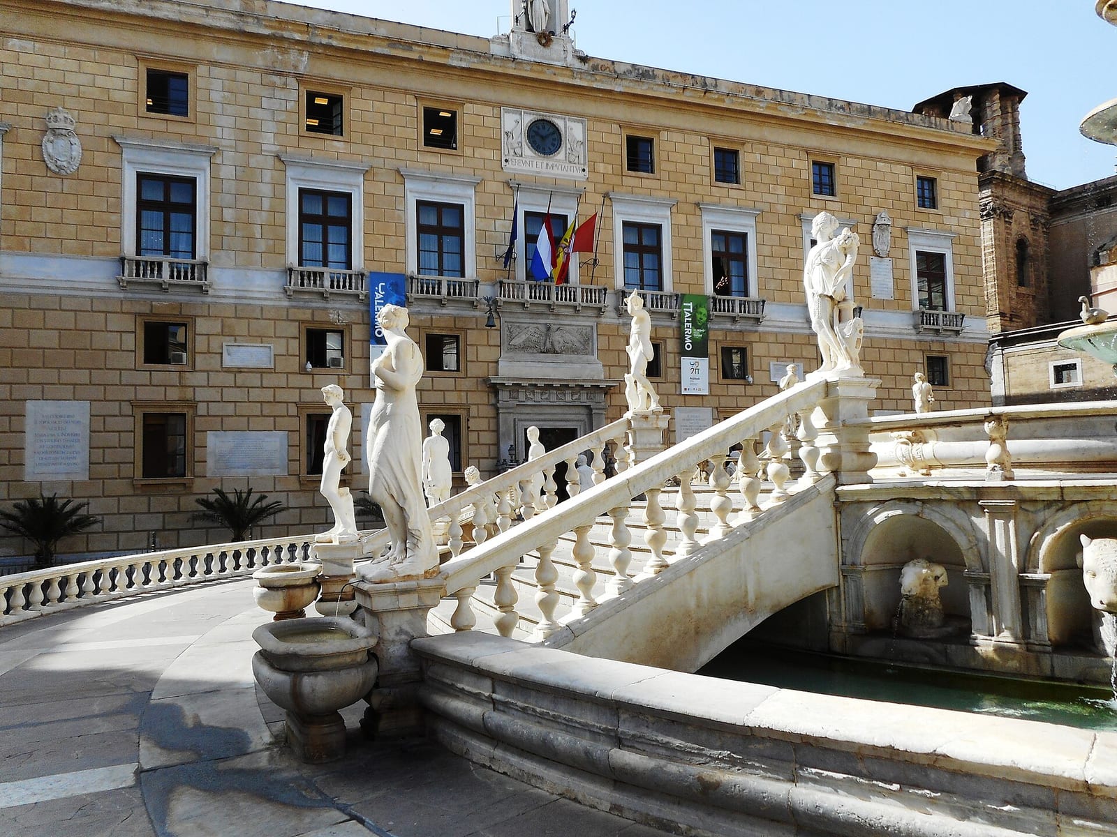Façade de La Fontaine Pretoria à Palerme