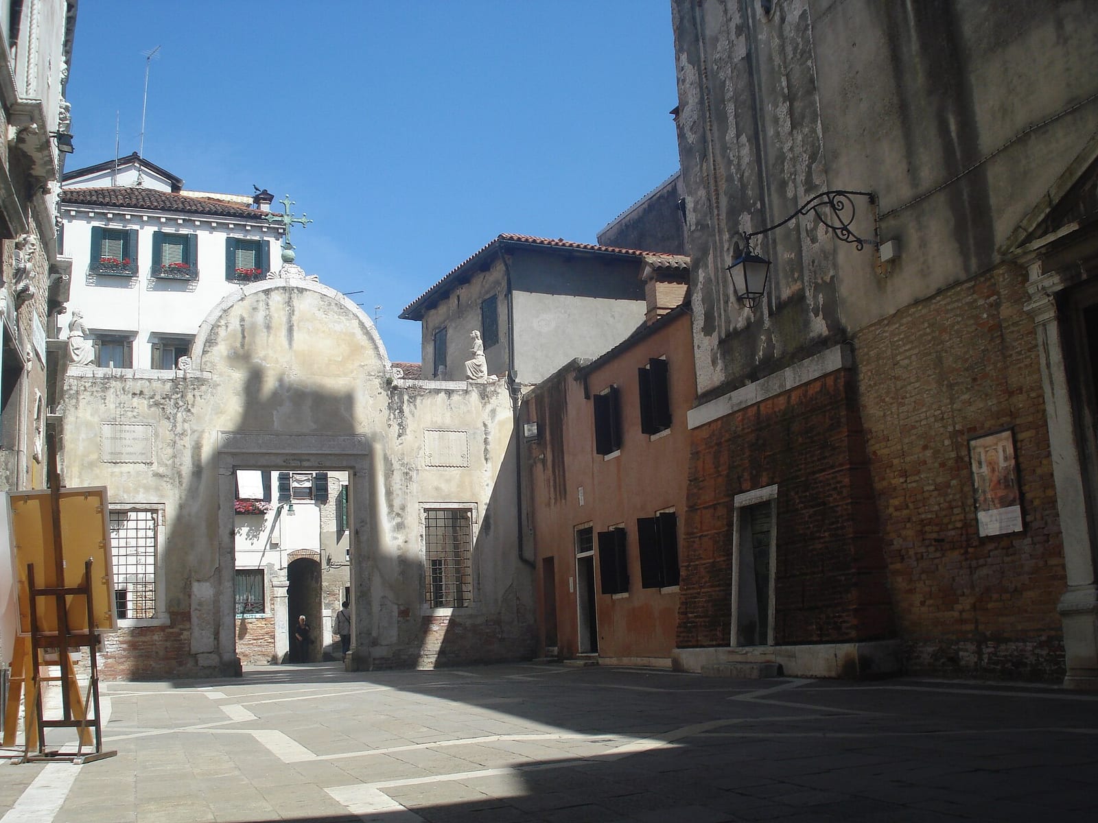 La Scuola Grande di San Giovanni Evangelista dans son environnement