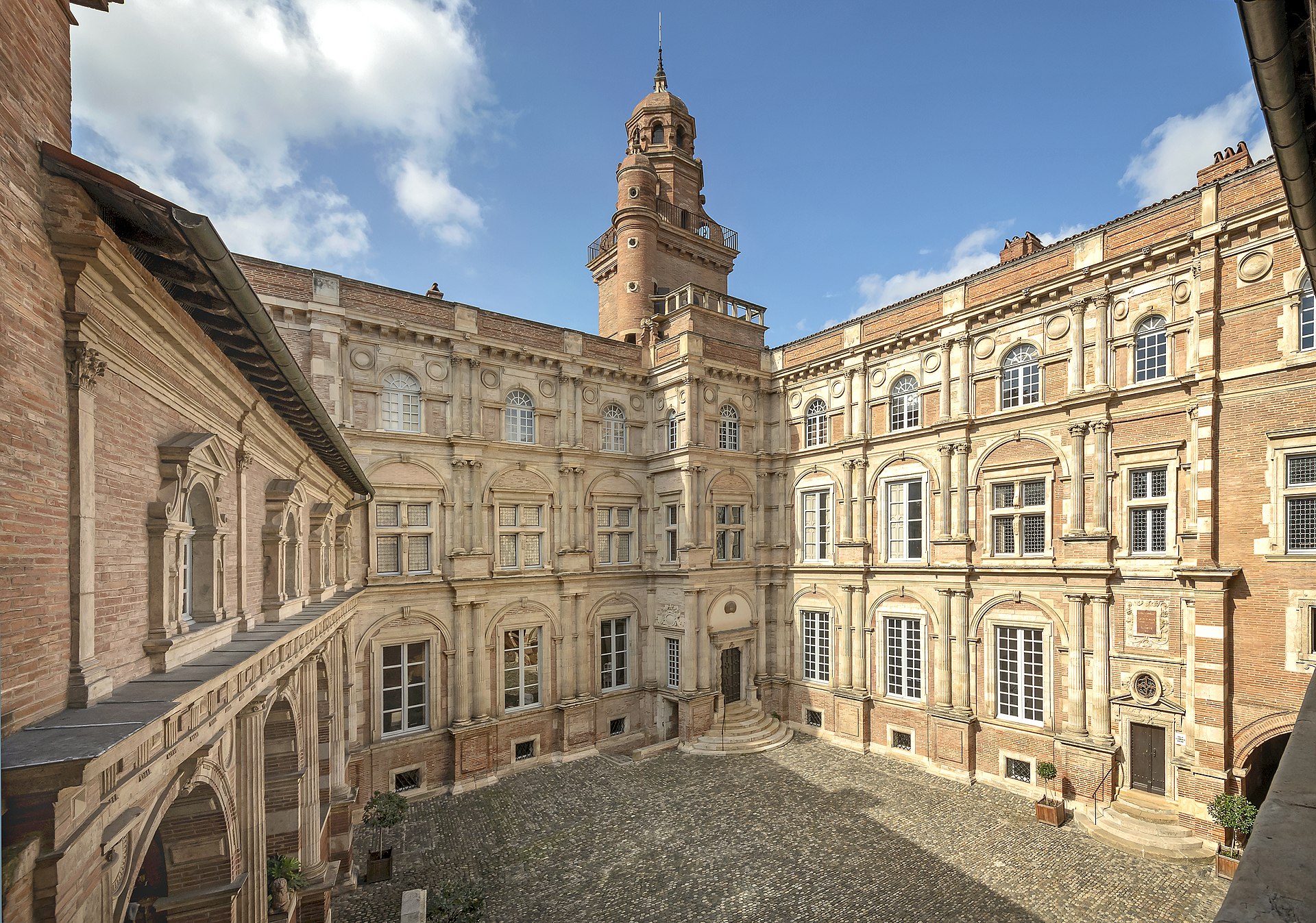 Hôtel d'Assézat (Toulouse) (Toulouse) Hôtel d'Assézat (Toulouse) — architecture civile à Toulouse, Haute-Garonne, intérieur, classé mh