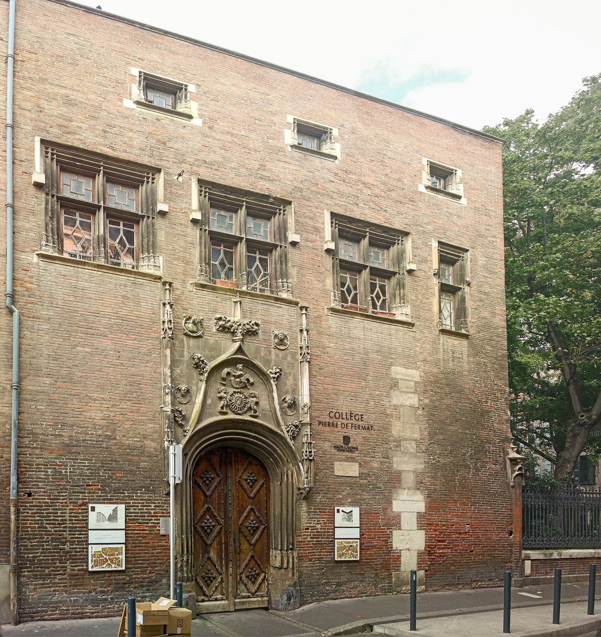 Hôtel de Bernuy (Toulouse) (Toulouse) Hôtel de Bernuy (Toulouse) — architecture civile à Toulouse, Haute-Garonne, façade, classé mh