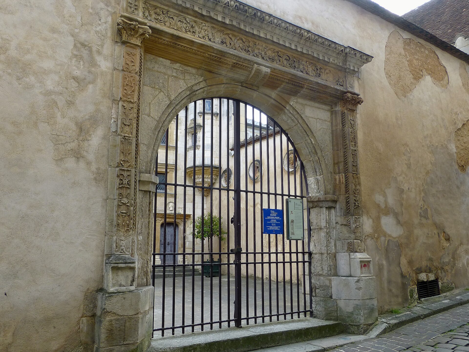 Hôtel Lallemant (Bourges) — architecture civile à Bourges, Cher, intérieur, classé mh