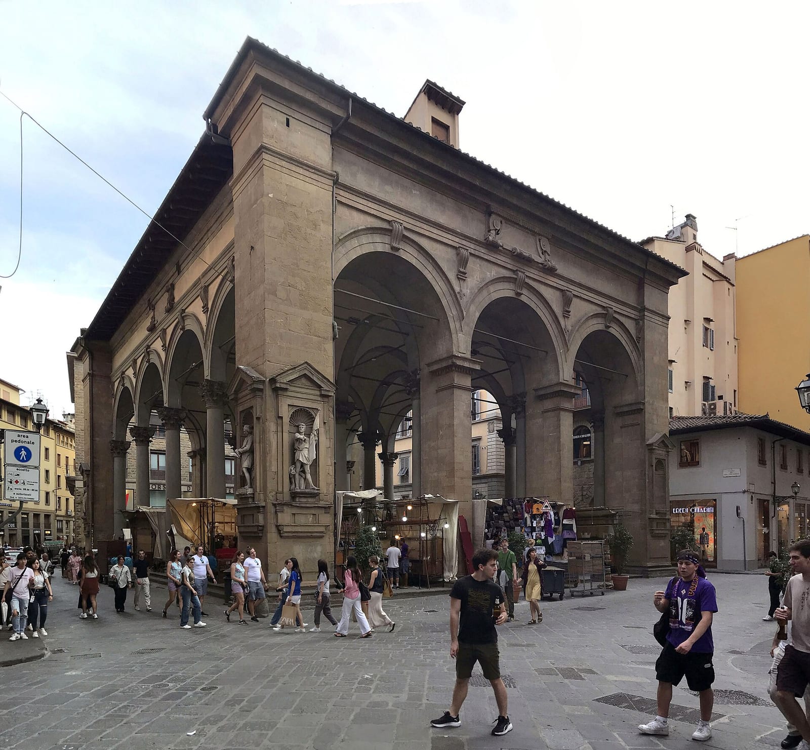 La Loggia du Mercato Nuovo dans son environnement