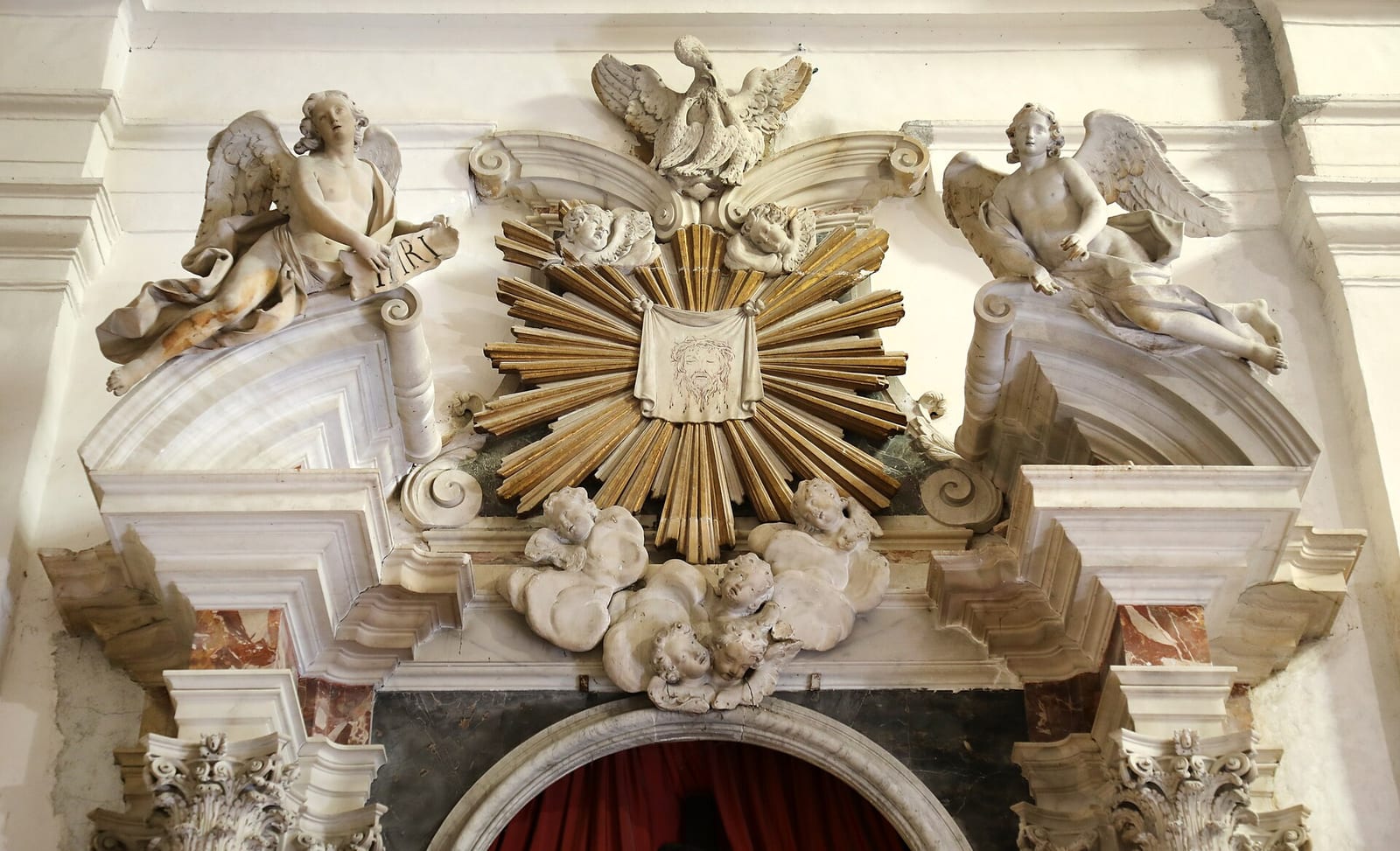 Intérieur de Le sanctuaire de la Madonna delle Lacrime à Trevi