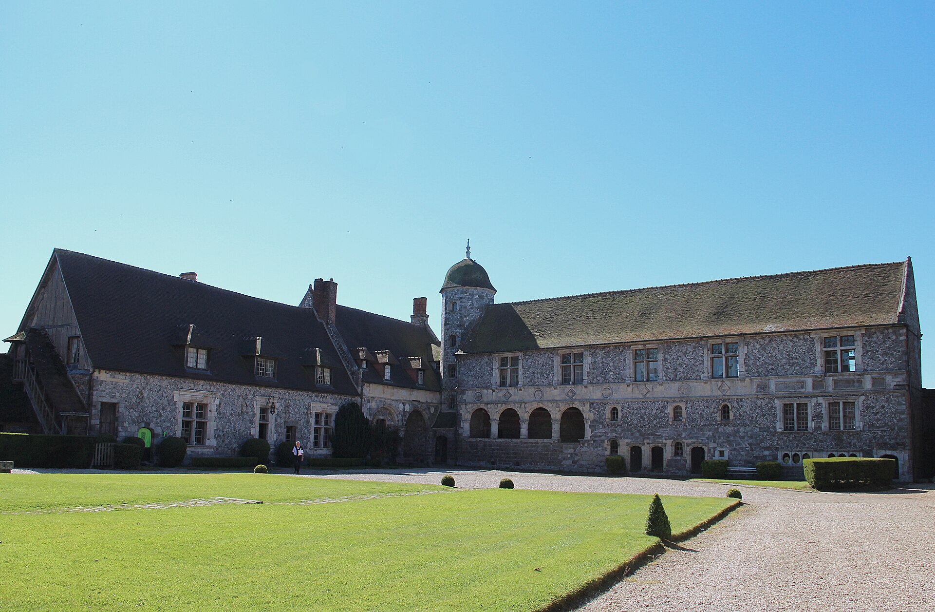 Manoir d'Ango (Varengeville-sur-Mer) Manoir d'Ango — château à Varengeville-sur-Mer, Seine-Maritime, vue de nuit, classé mh