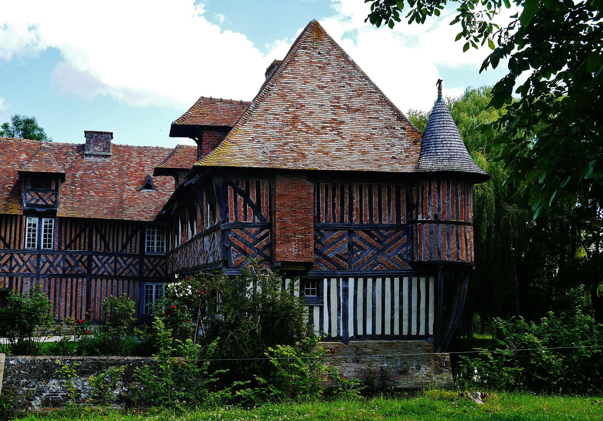 Manoir de Coupesarte (Coupesarte) Manoir de Coupesarte — château à Coupesarte, Calvados, façade, classé mh
