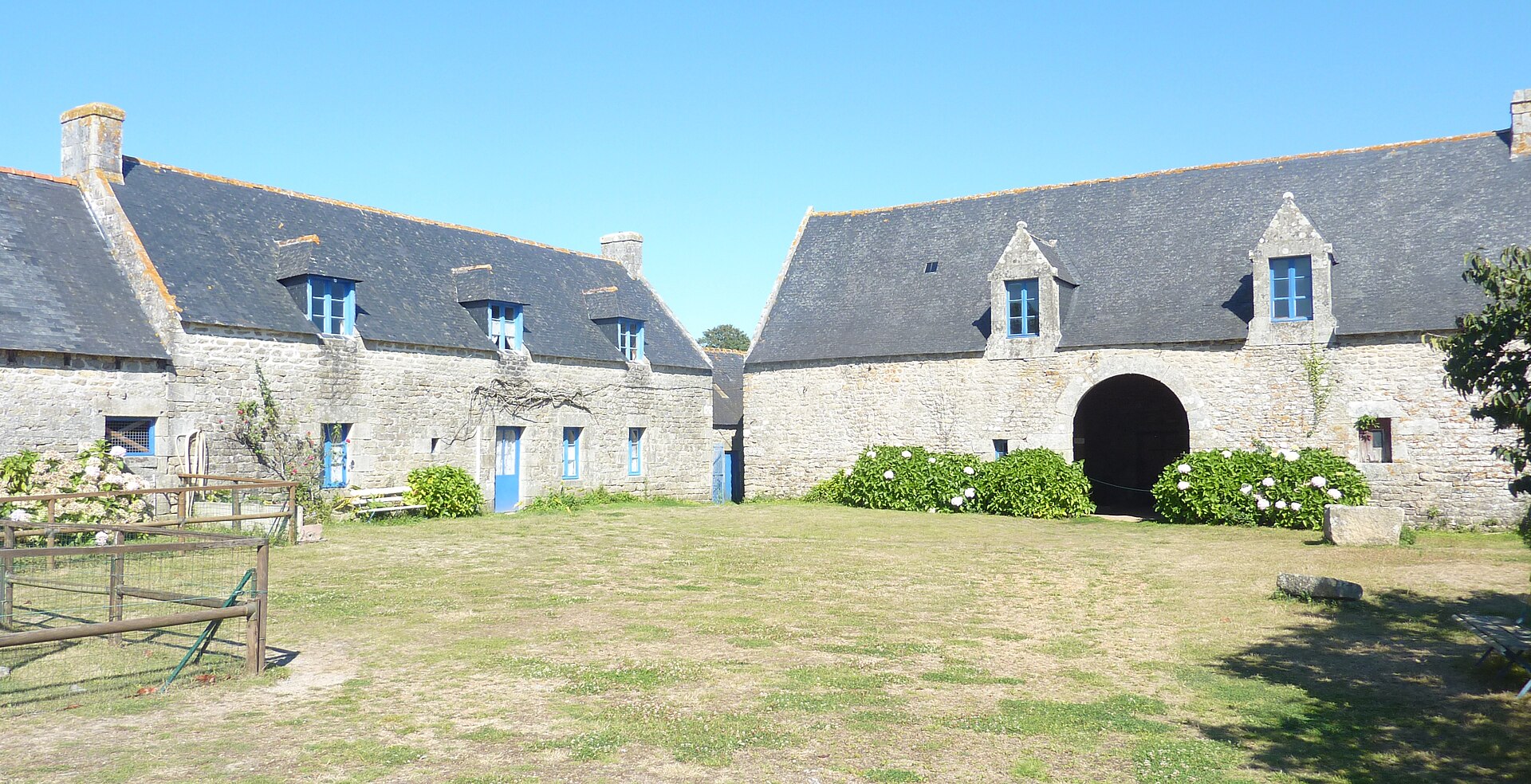 Manoir de Kerazan (Loctudy) Manoir de Kerazan — château à Loctudy, Finistère, intérieur, classé mh
