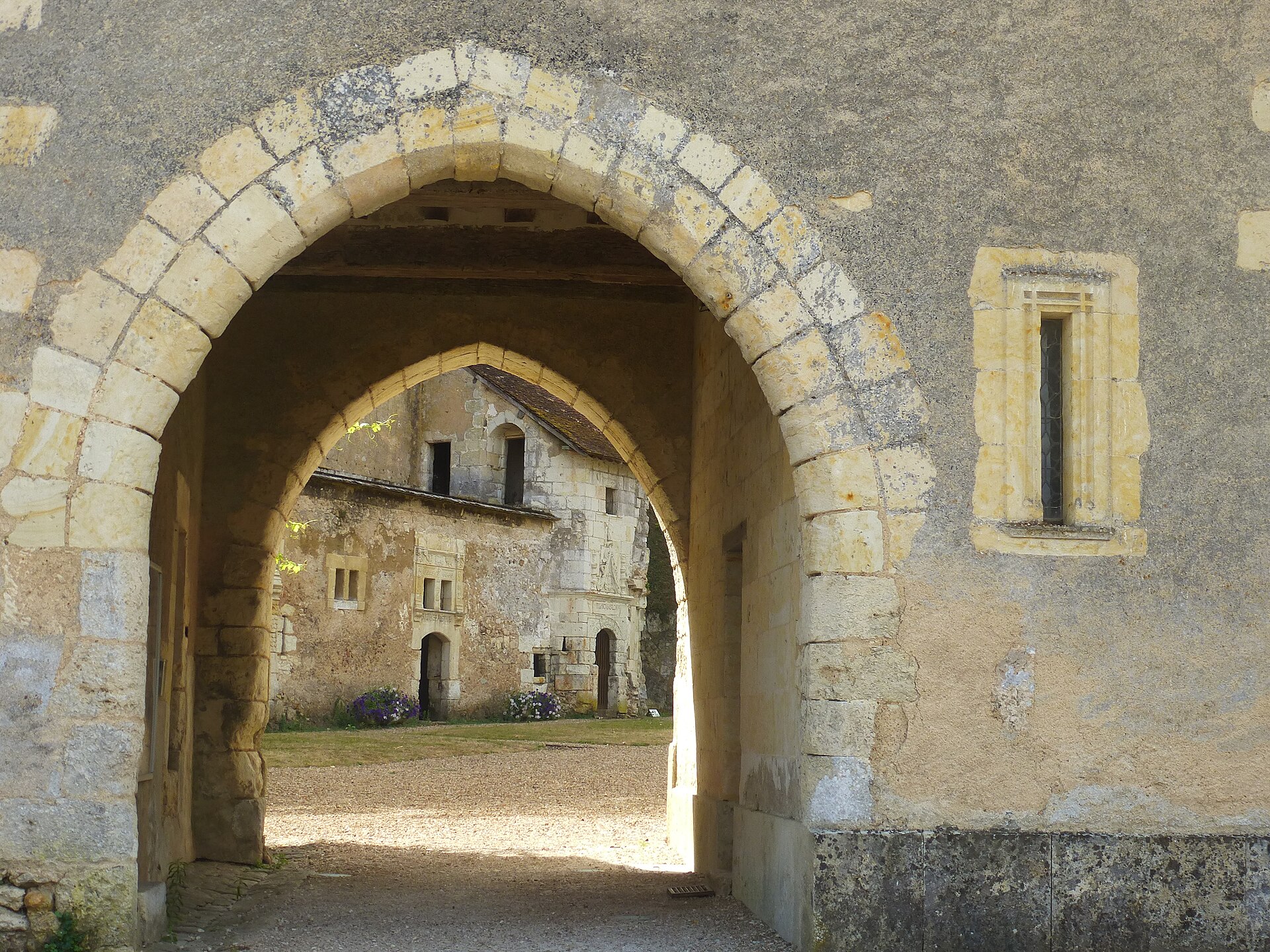 Manoir de la Possonnière (Couture-sur-le-Loir) Manoir de la Possonnière — château à Couture-sur-le-Loir, Loir-et-Cher, vue de nuit, classé mh