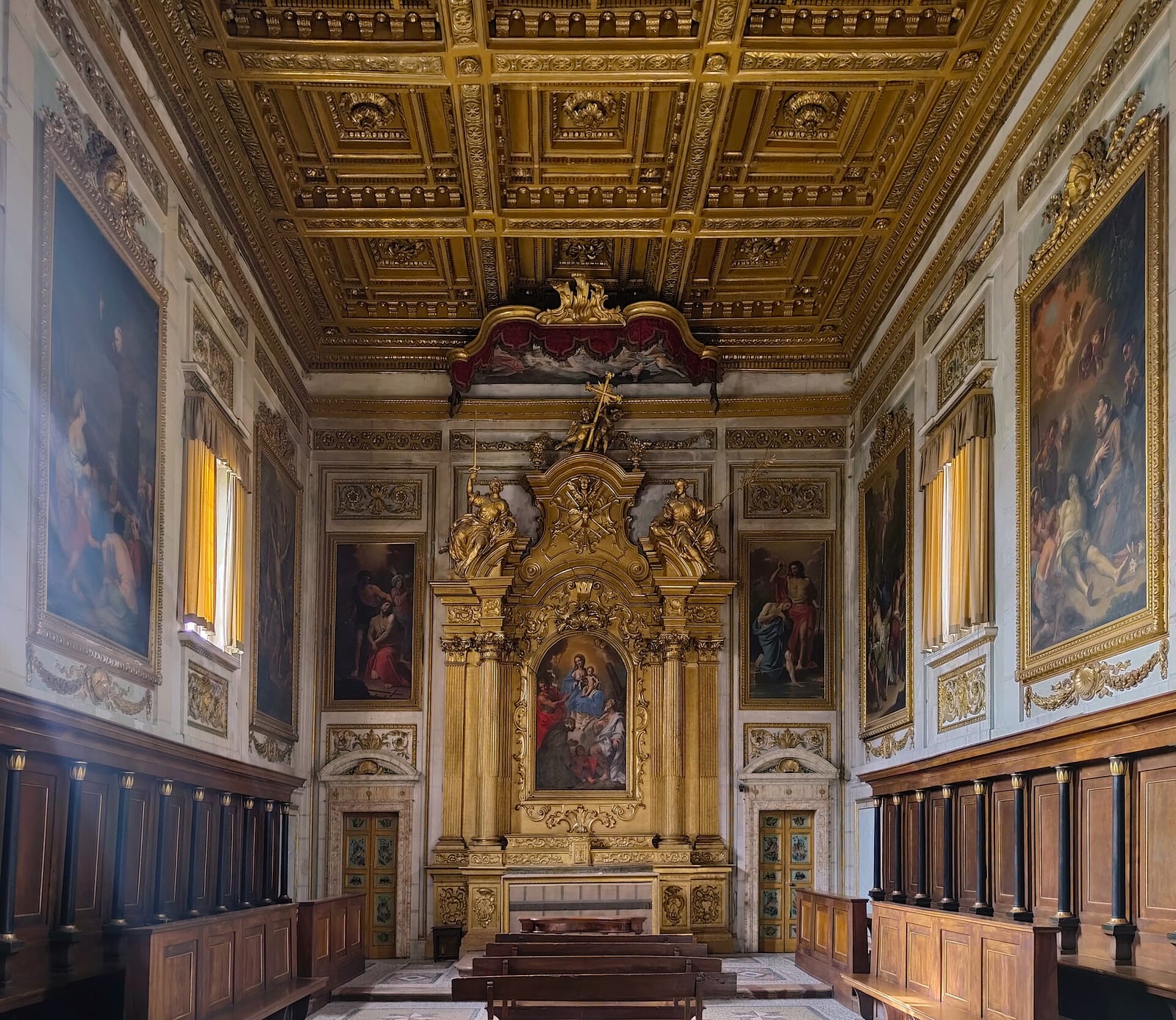 Intérieur de L'Oratoire San Bernardino à Pérouse