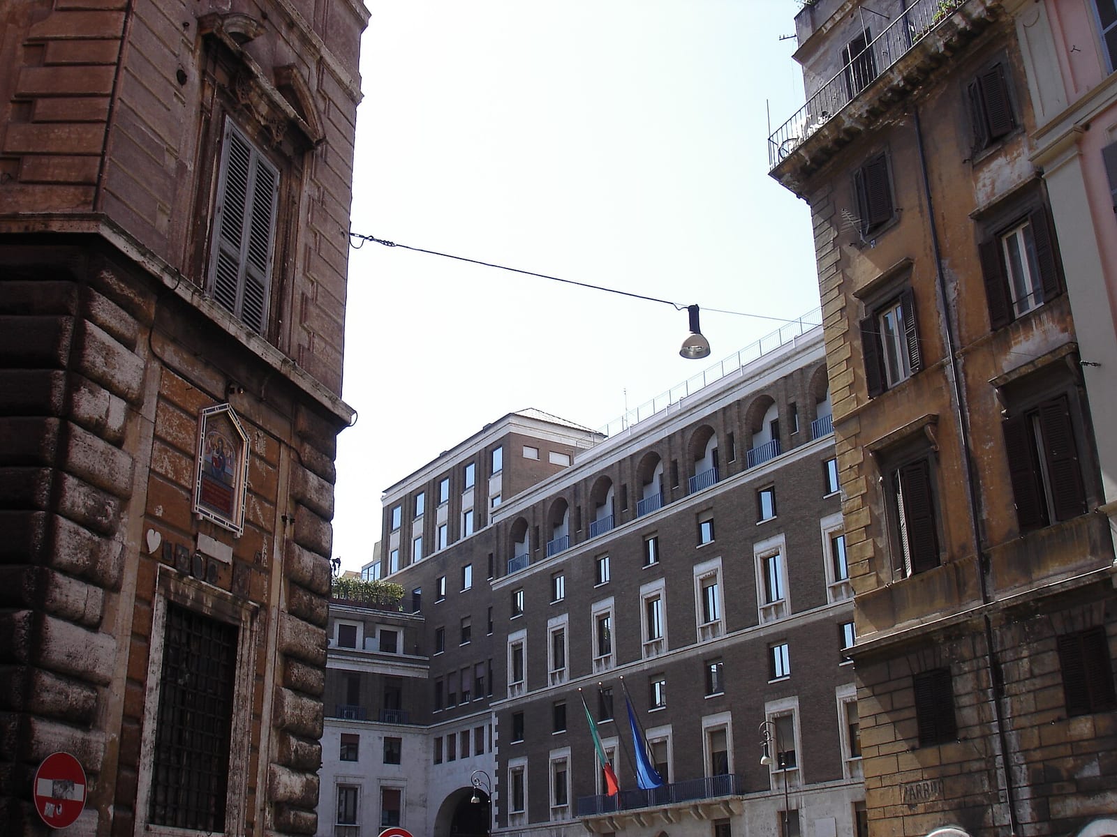 Le Palais Aragona Gonzaga dans son environnement
