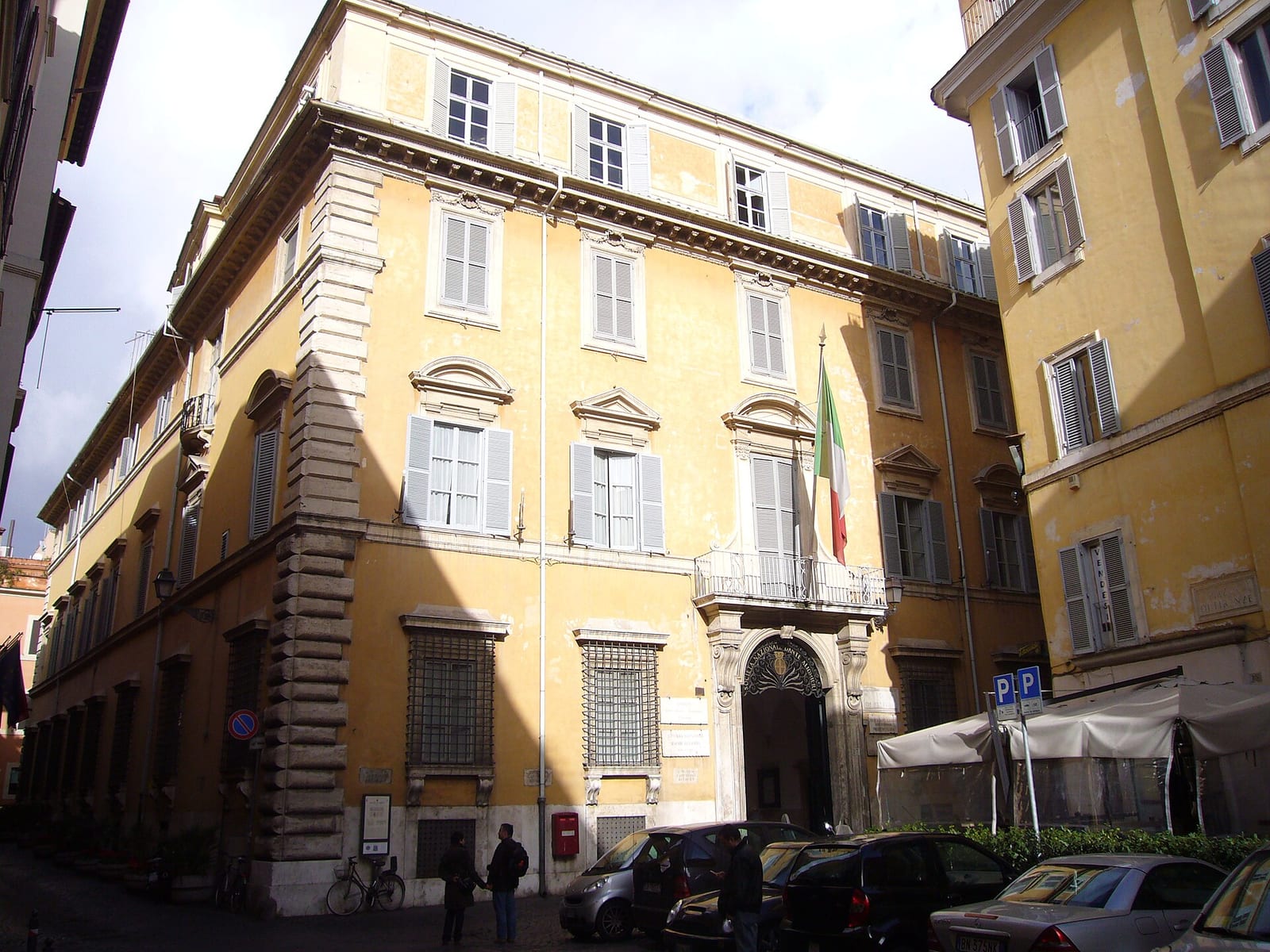 Le Palais de Florence (Palazzo Firenze) dans son environnement
