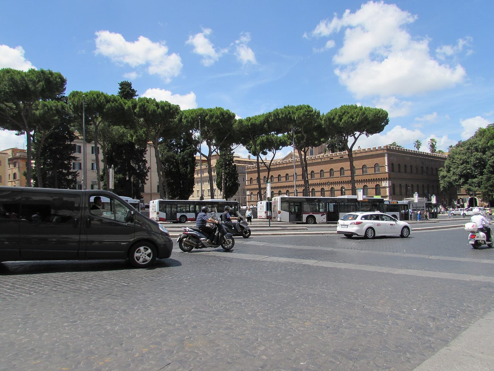 Le Palais de Venise dans son environnement