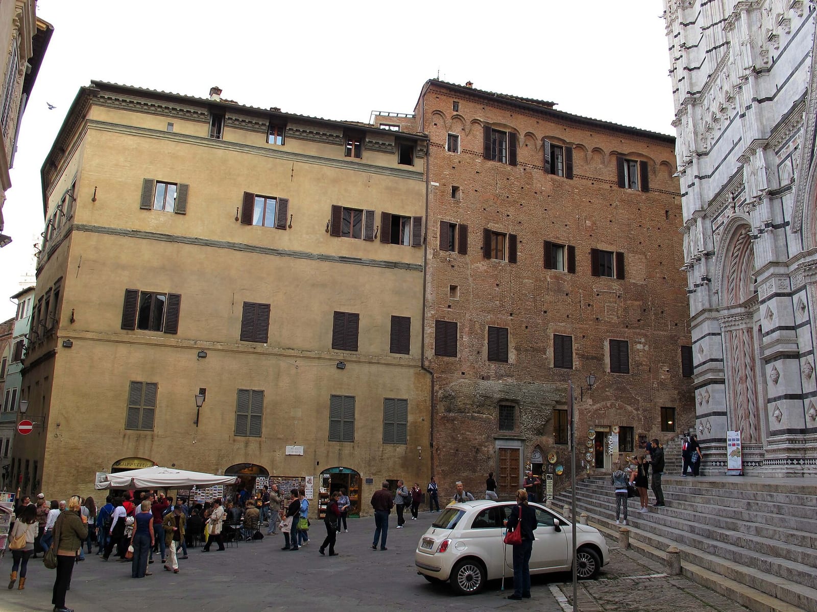 Le Palais du Magnifique (Palazzo Petrucci) dans son environnement