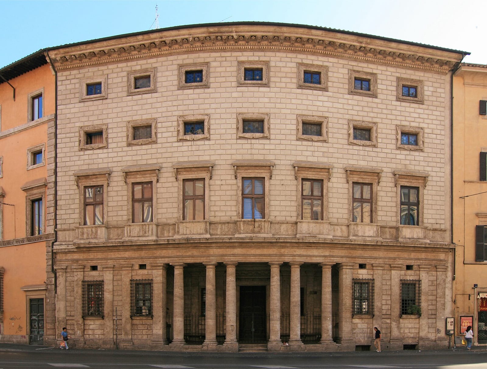 Façade de Le Palais Massimo aux Colonnes