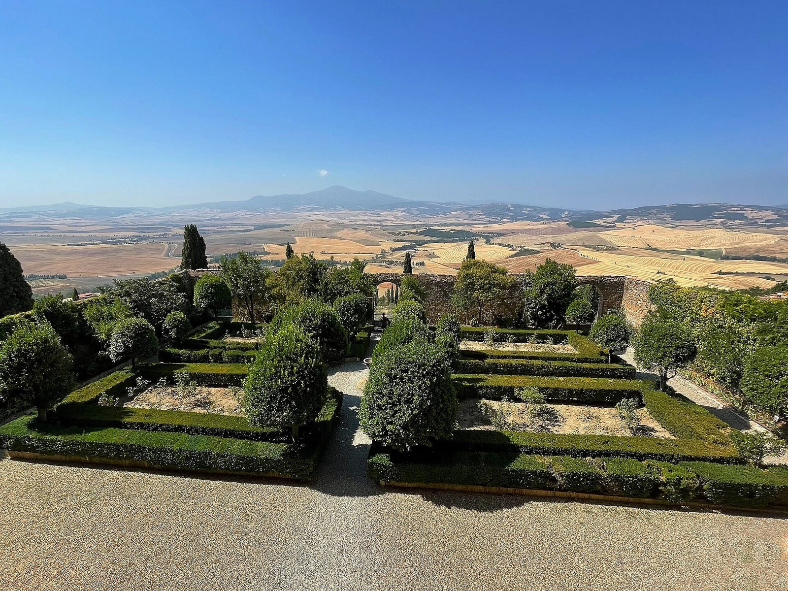 Le Palais Piccolomini dans son environnement