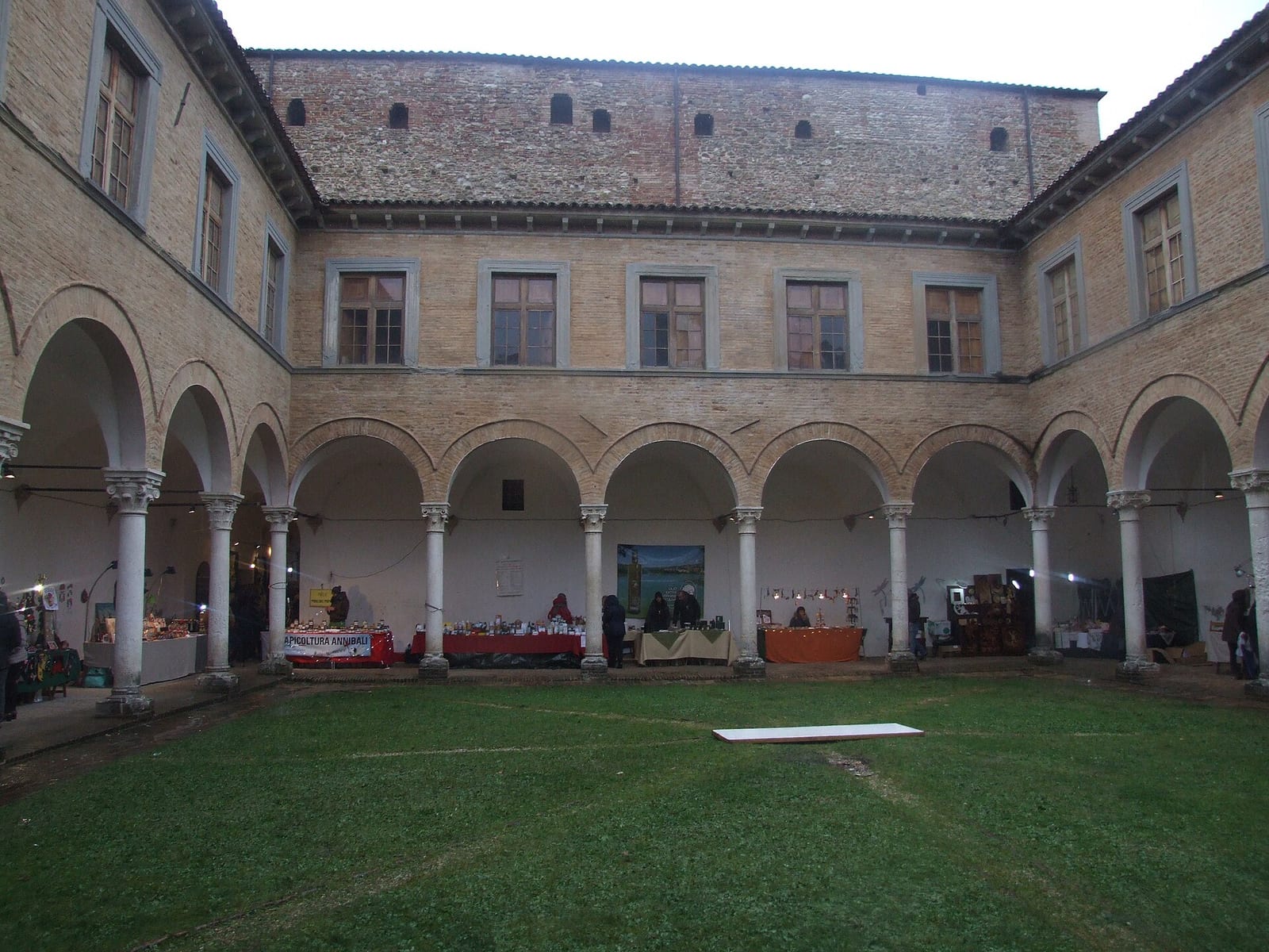 Le Palais ducal d'Urbania (Casteldurante) dans son environnement