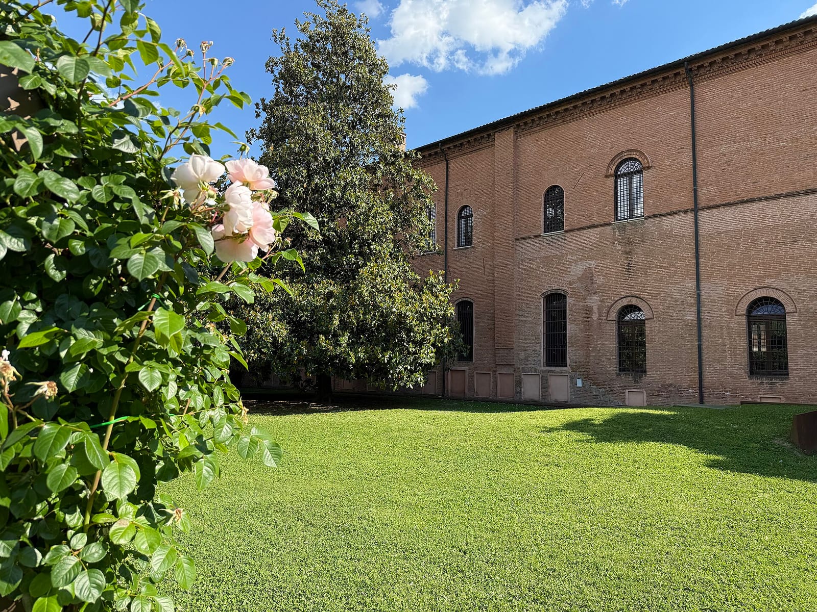 Le Palazzo Schifanoia à Ferrare dans son environnement