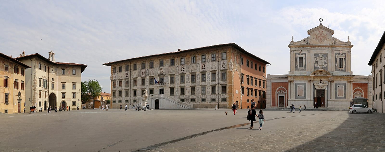 La Piazza dei Cavalieri de Pise dans son environnement