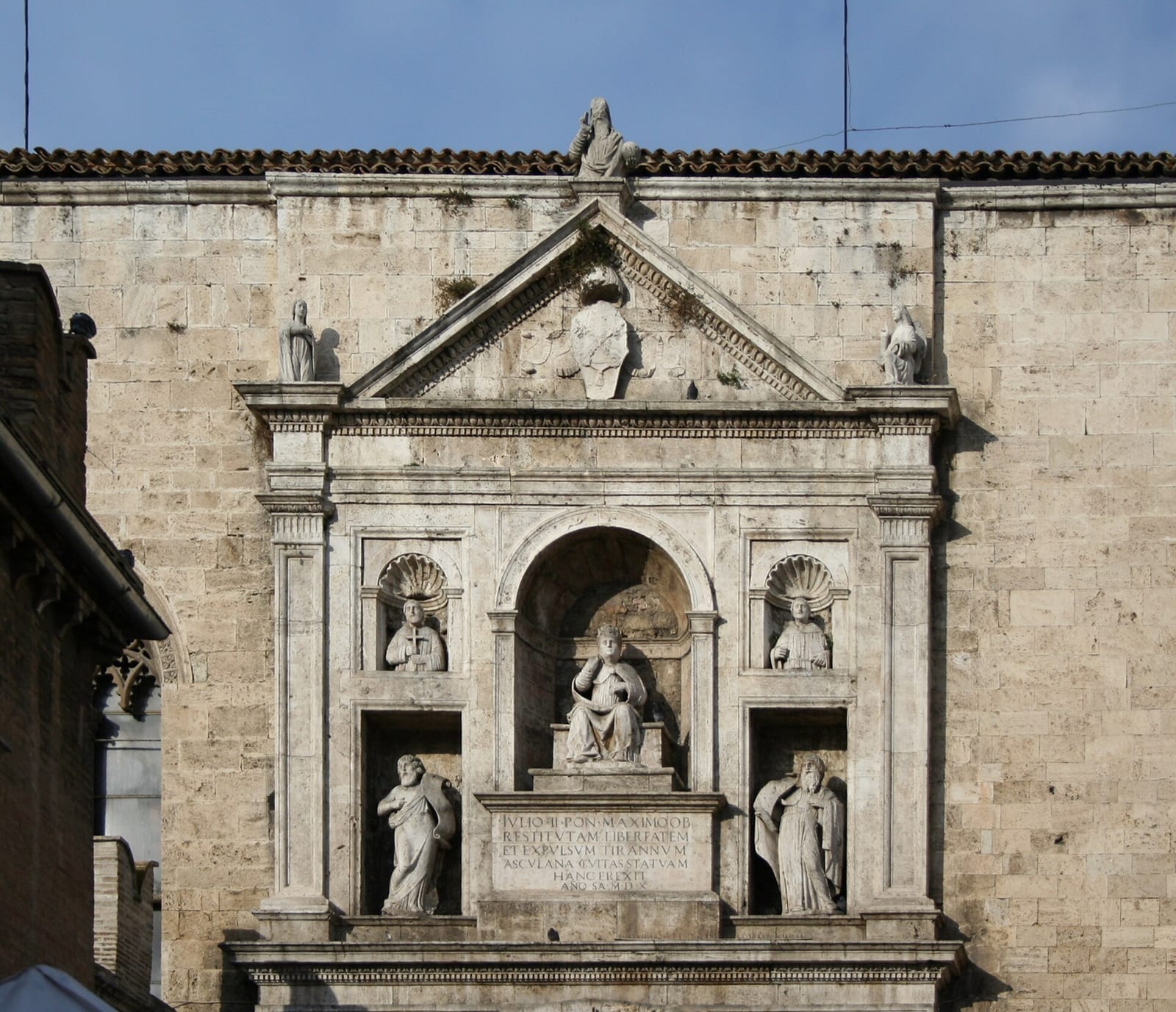 Détail de La Piazza del Popolo à Ascoli Piceno