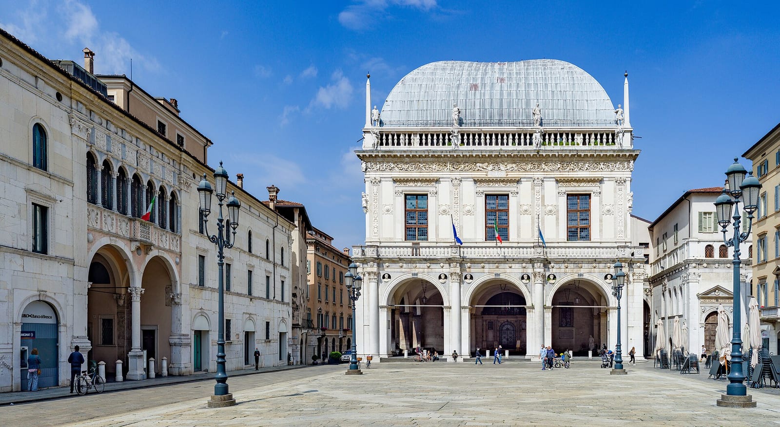 La Piazza della Loggia à Brescia dans son environnement