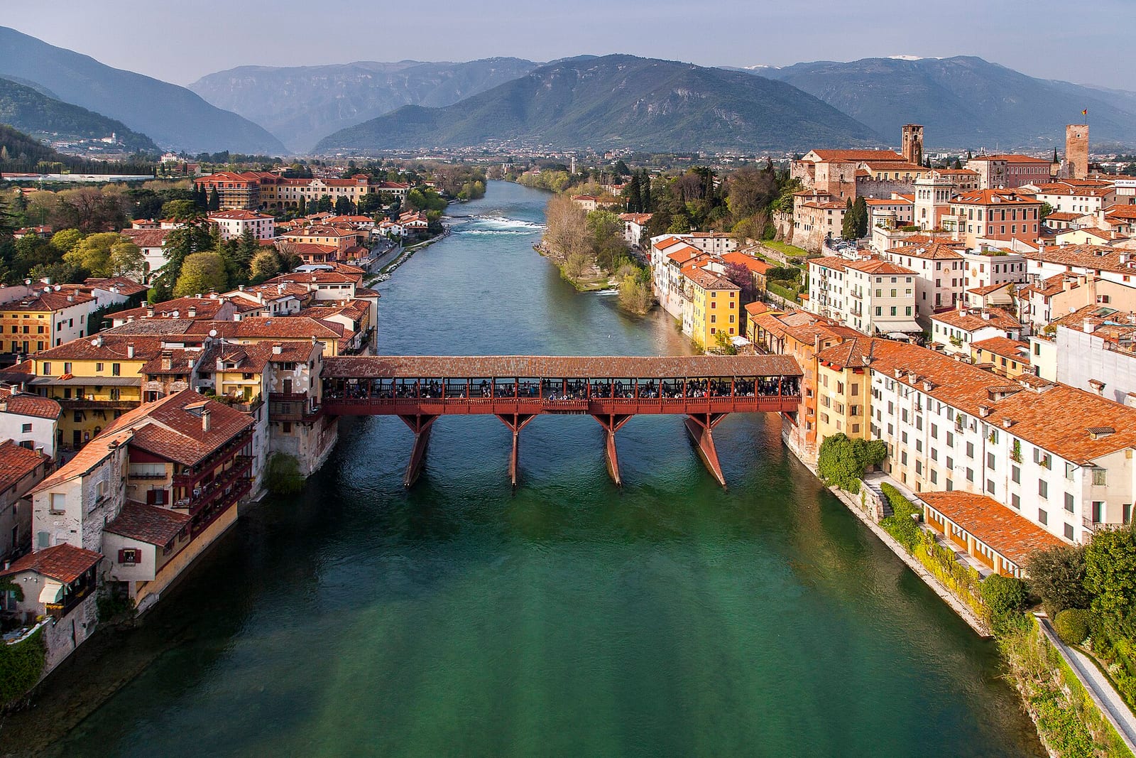 Vue de Le Pont de Palladio (Ponte degli Alpini) à Bassano