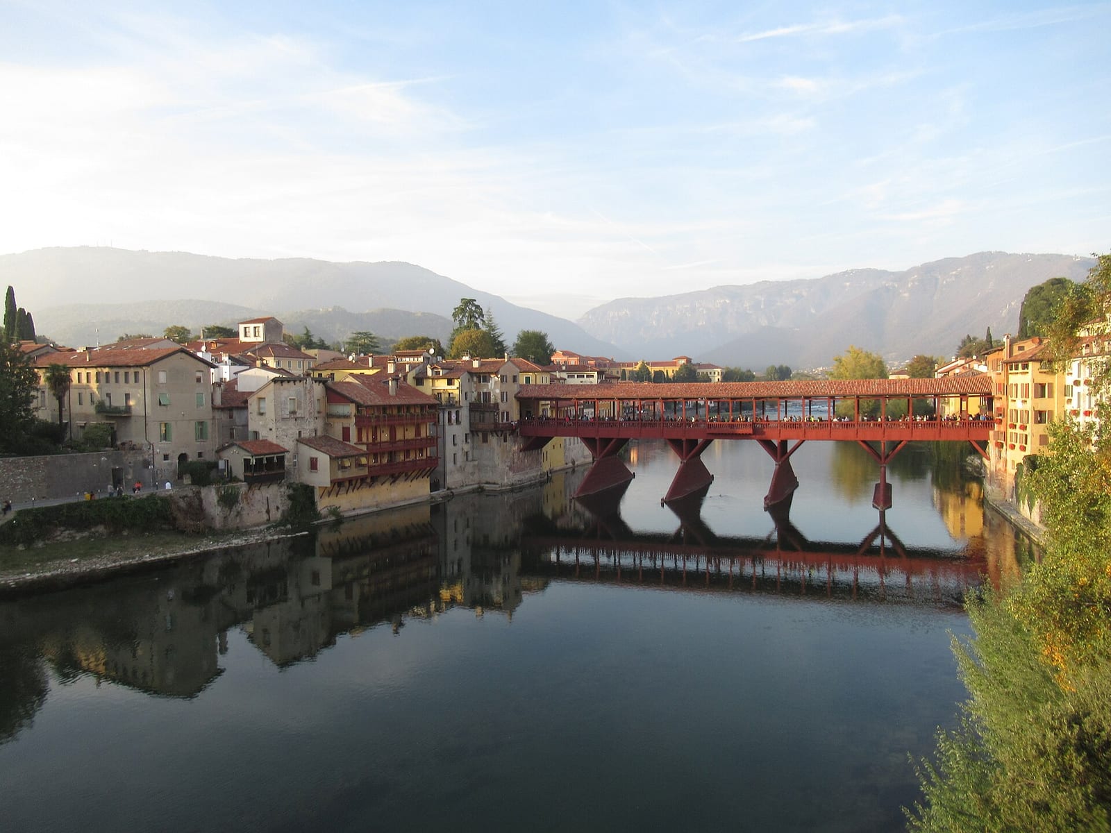 Vue de Le Pont de Palladio (Ponte degli Alpini) à Bassano