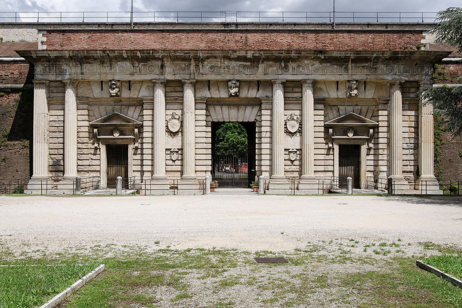 Façade de La Porta Palio de Vérone
