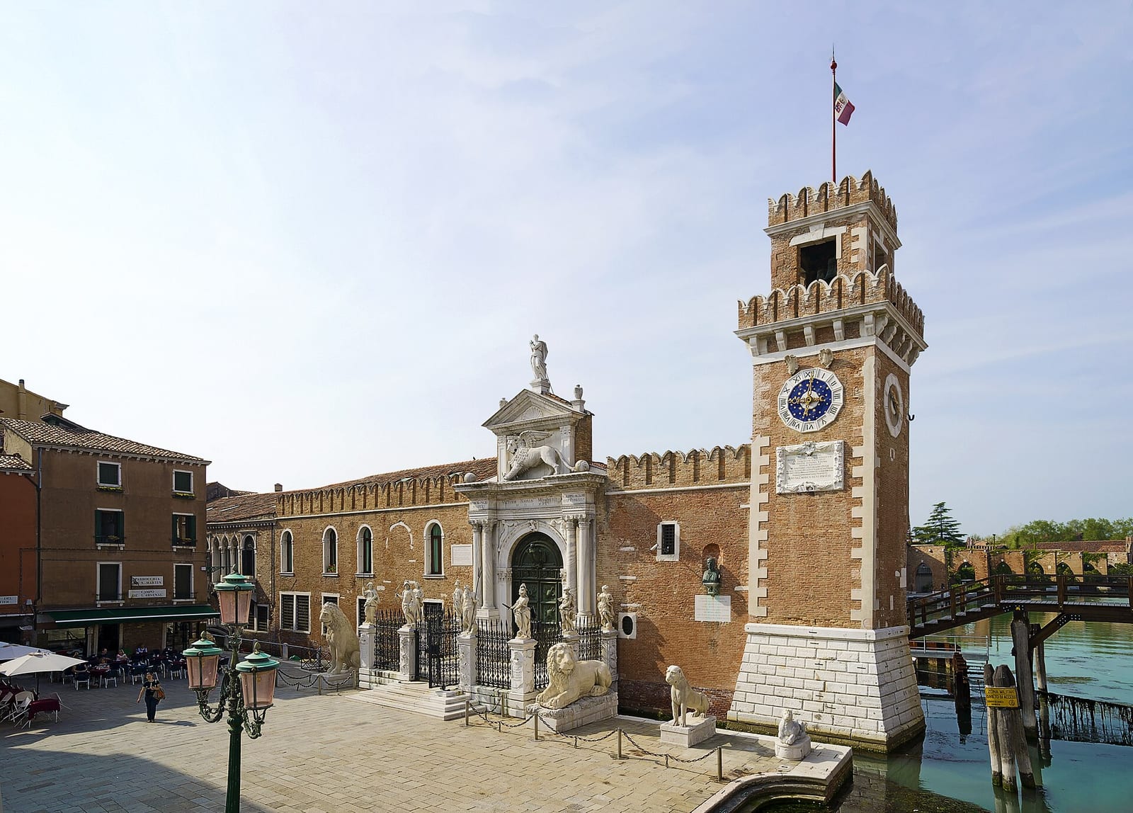 Façade de La Grande Porte de l'Arsenal