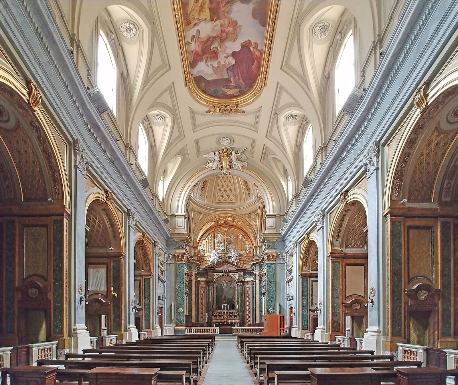 Intérieur de L'église Sant'Apollinare