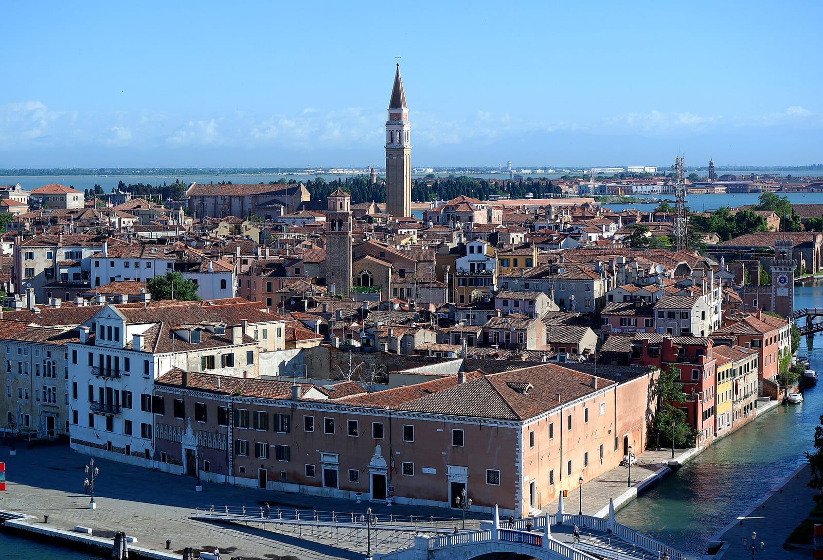 L'église San Francesco della Vigna dans son environnement