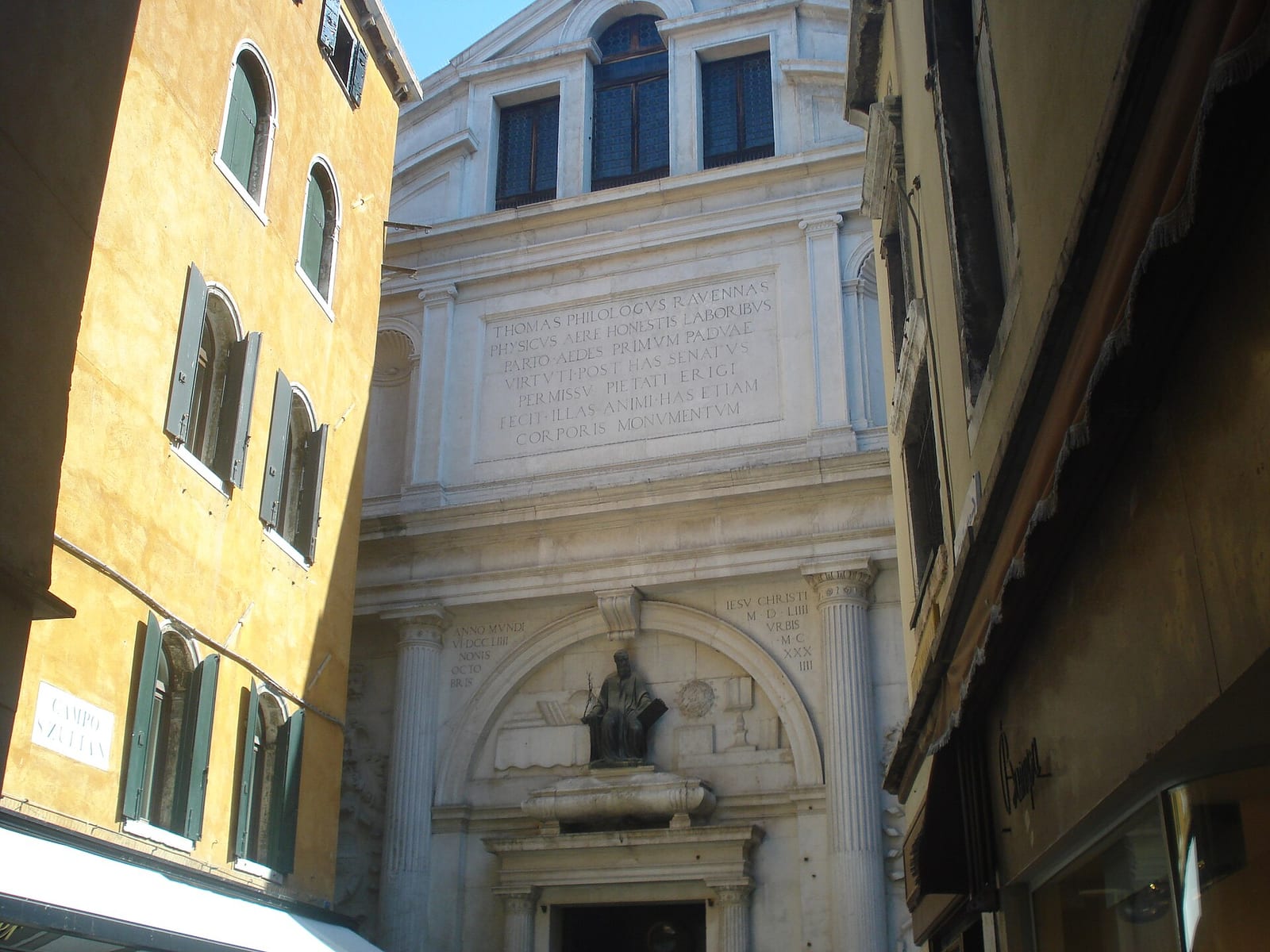 Façade de L'église San Zulian