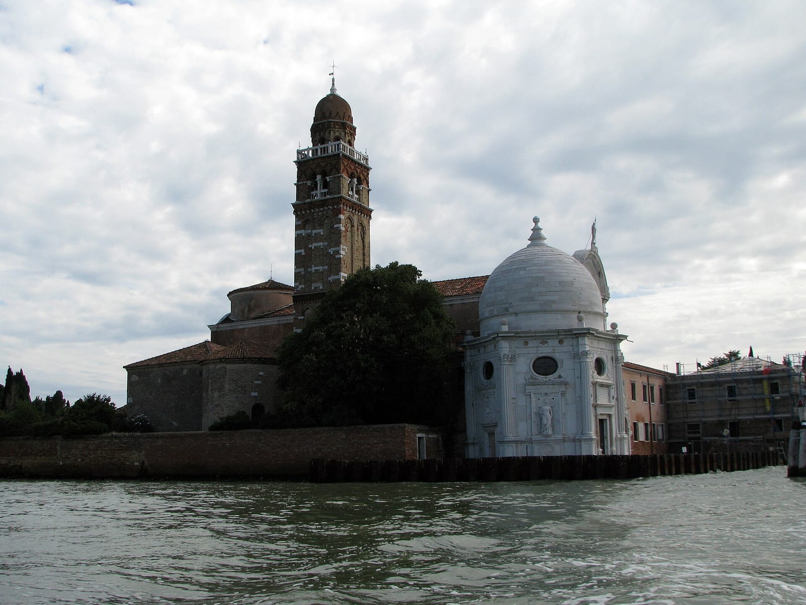 Façade de L'église San Michele in Isola