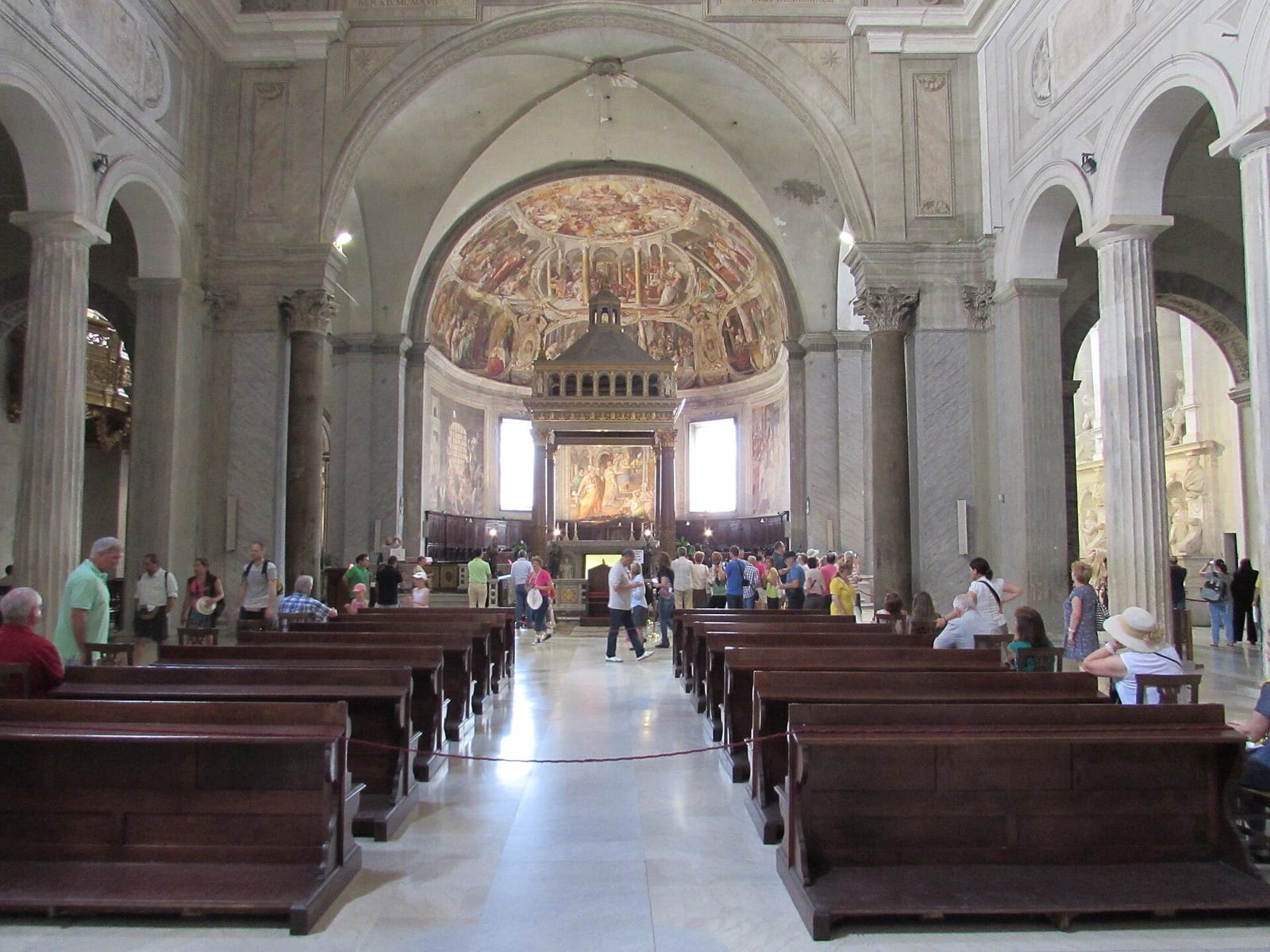 Intérieur de La basilique Saint-Pierre-aux-Liens