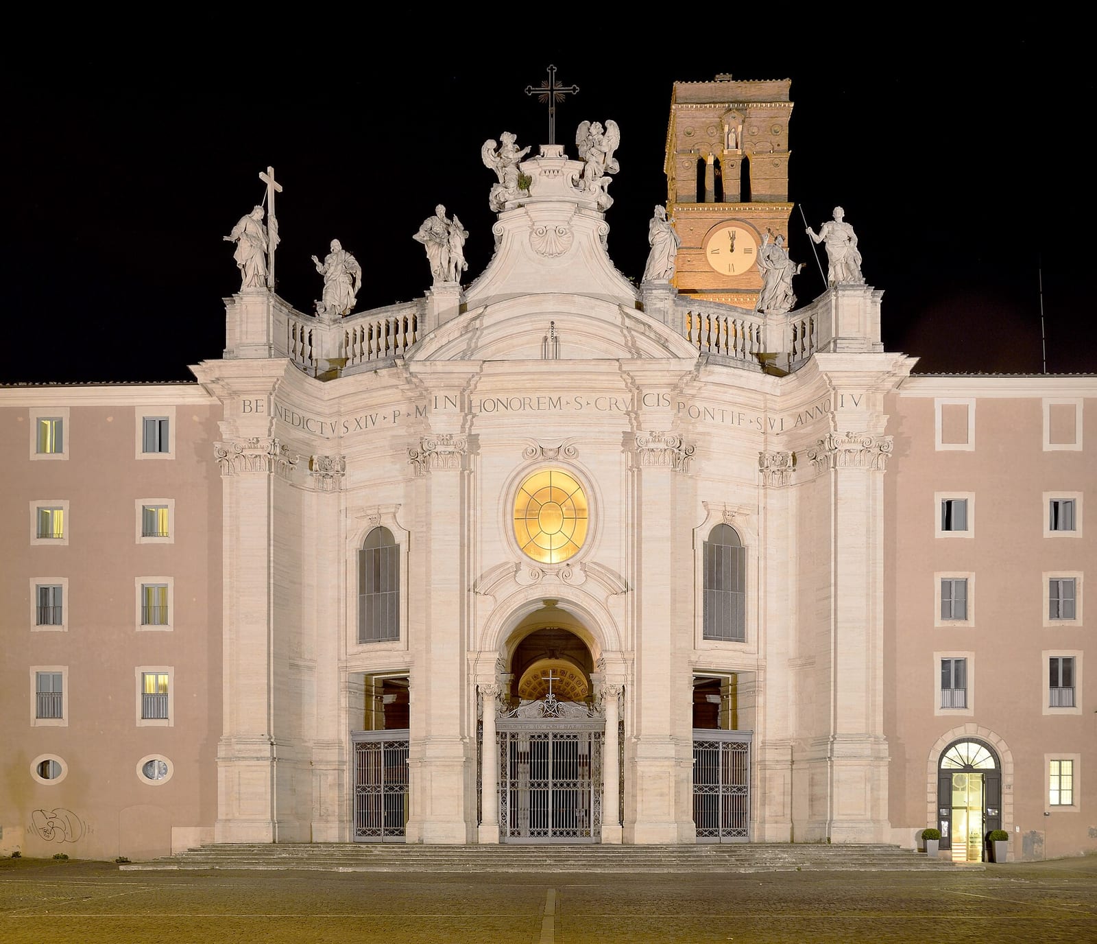 Vue de La basilique Santa Croce in Gerusalemme