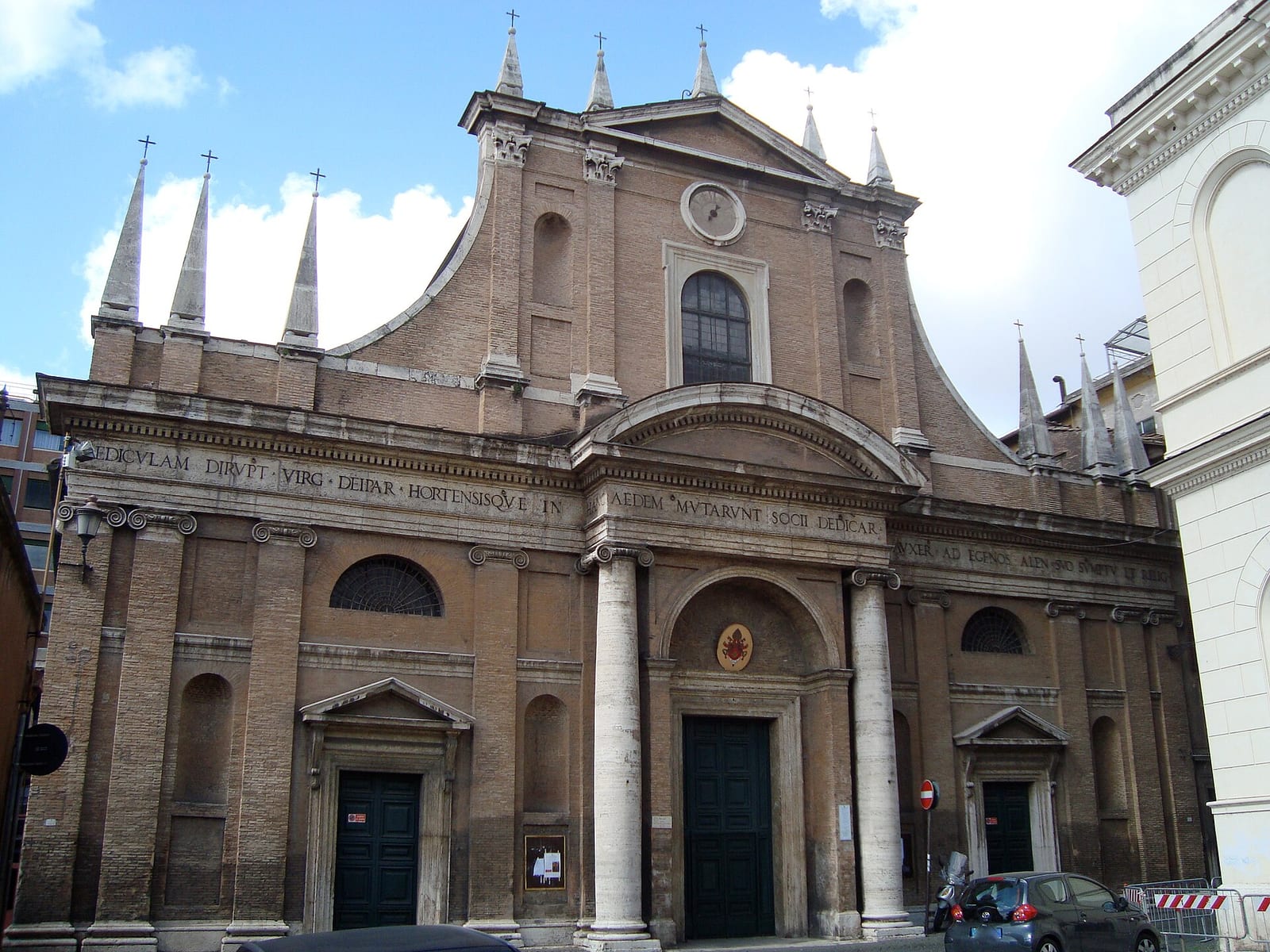Façade de L'église Santa Maria dell'Orto