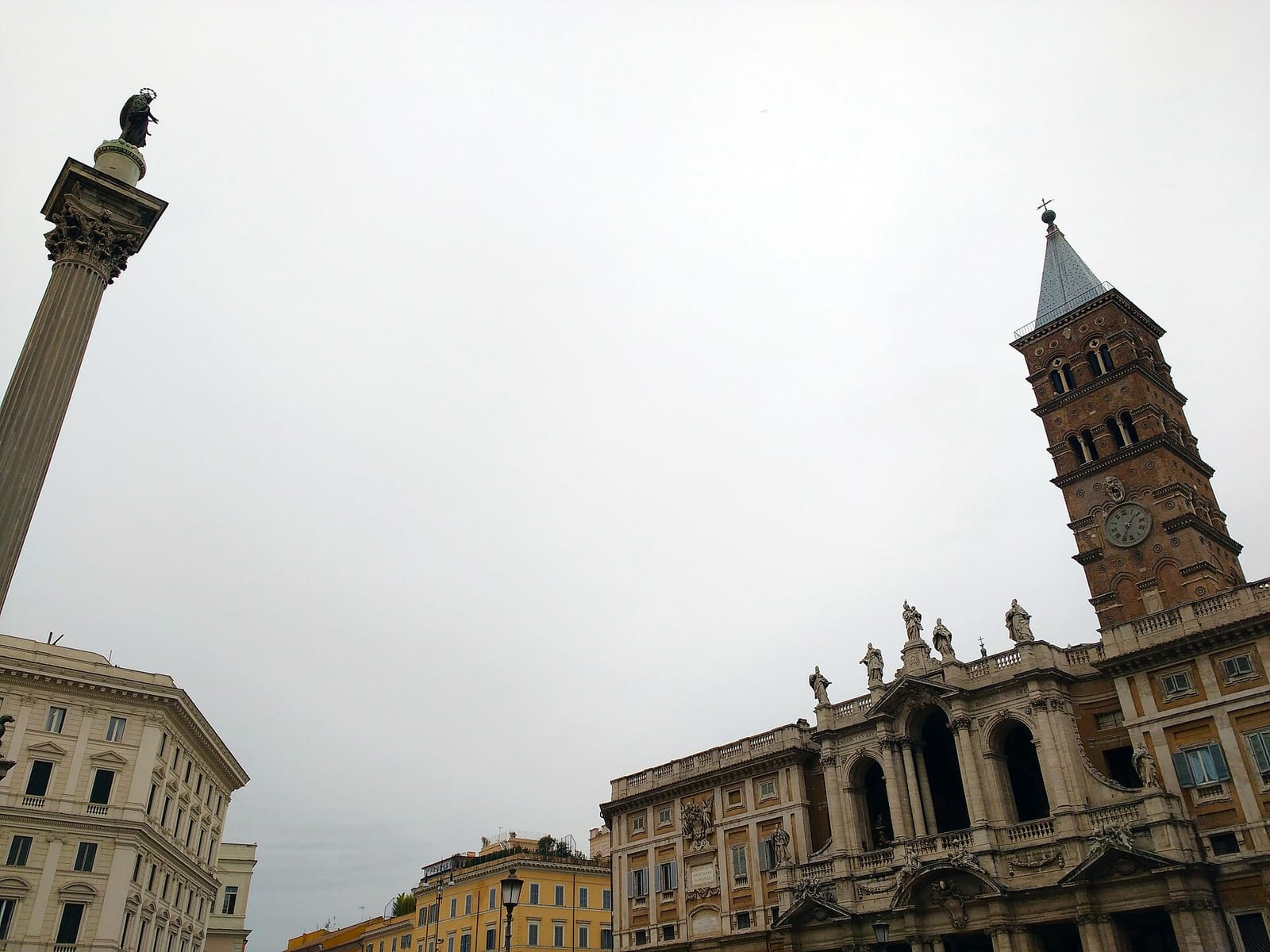 La basilique Santa Maria Maggiore dans son environnement