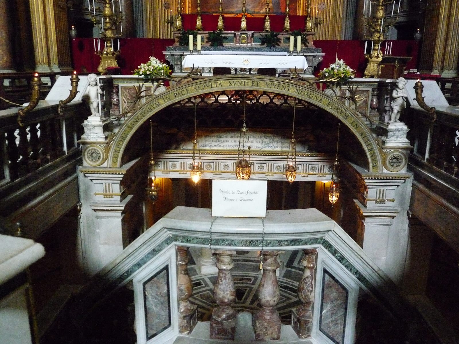 Intérieur de La basilique des Saints-Apôtres