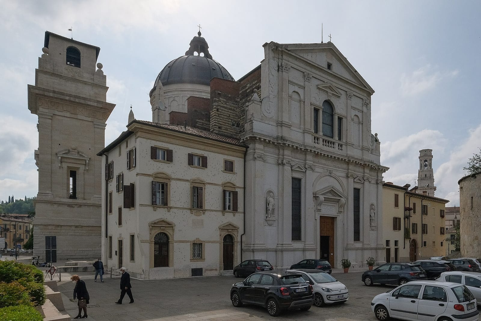 Façade de L'église San Giorgio in Braida à Vérone