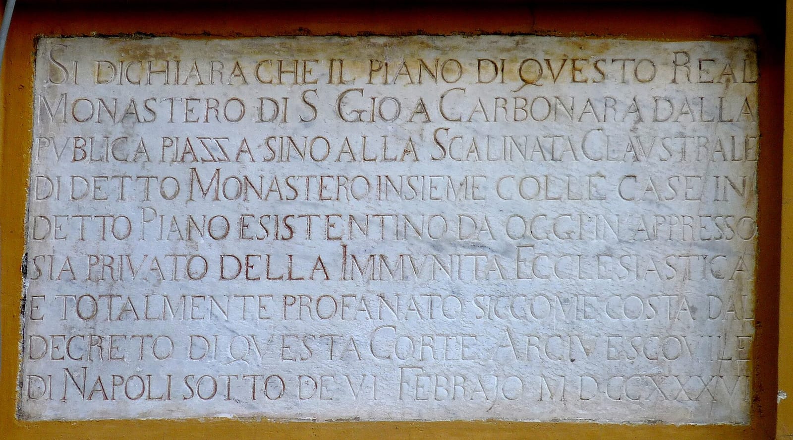 L'église San Giovanni a Carbonara à Naples dans son environnement