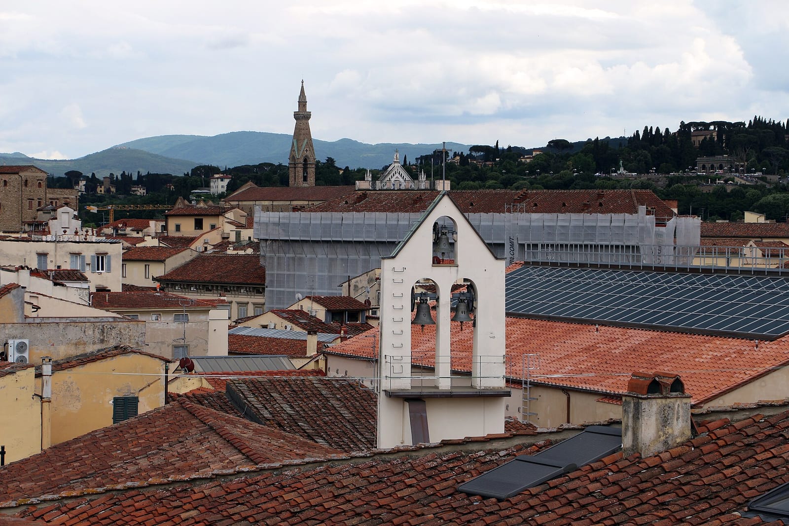 L'église San Michele Visdomini dans son environnement