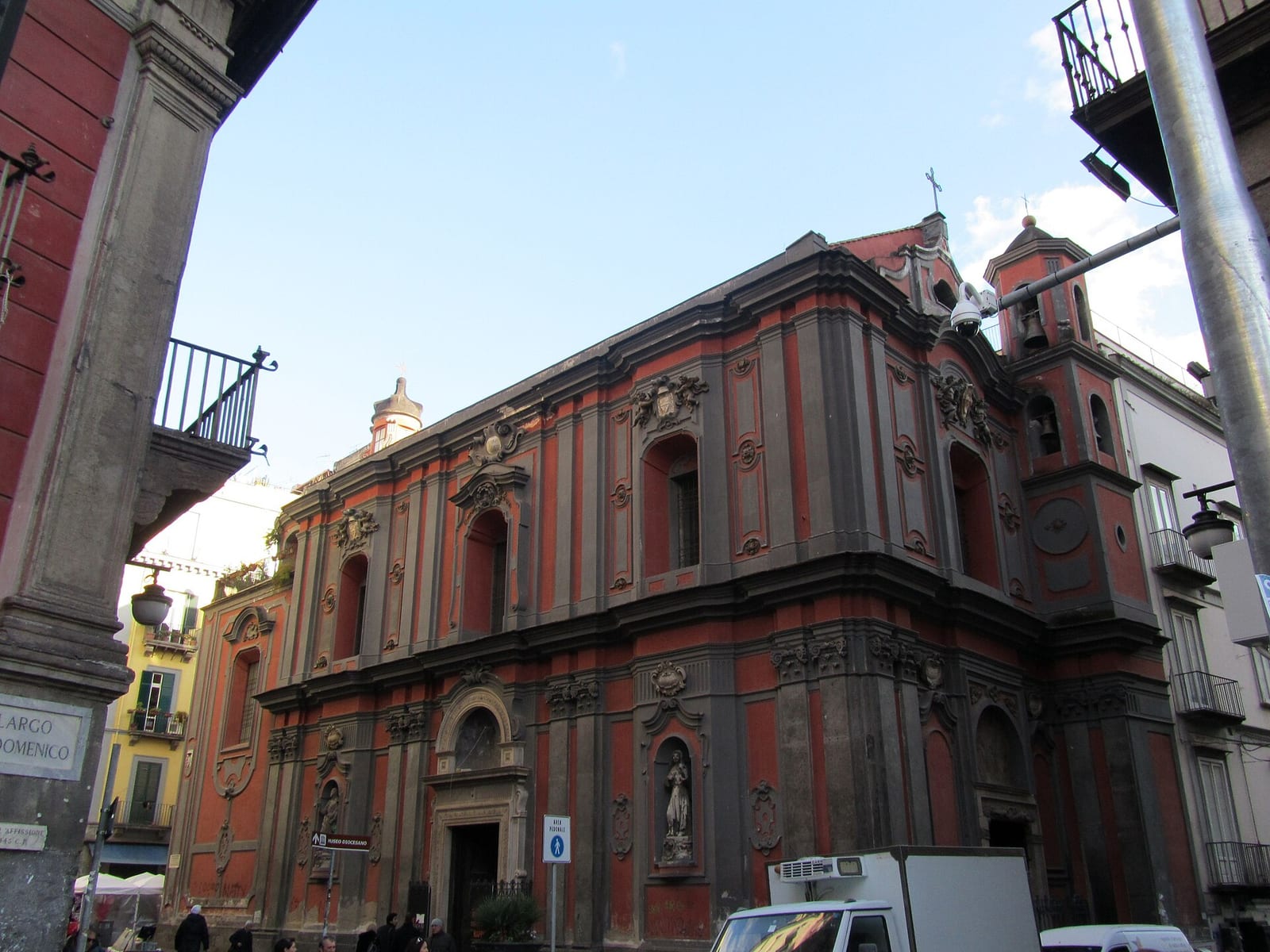 Façade de L'église Sant'Angelo a Nilo à Naples