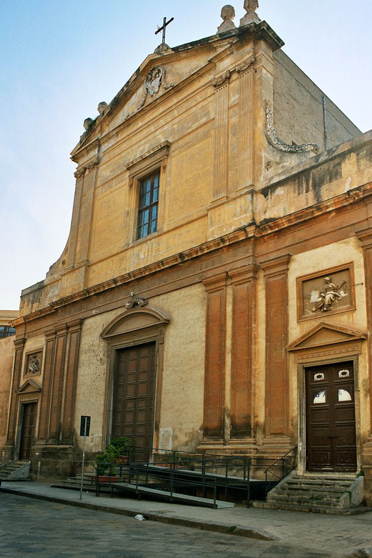 Façade de L'église Santa Cita à Palerme