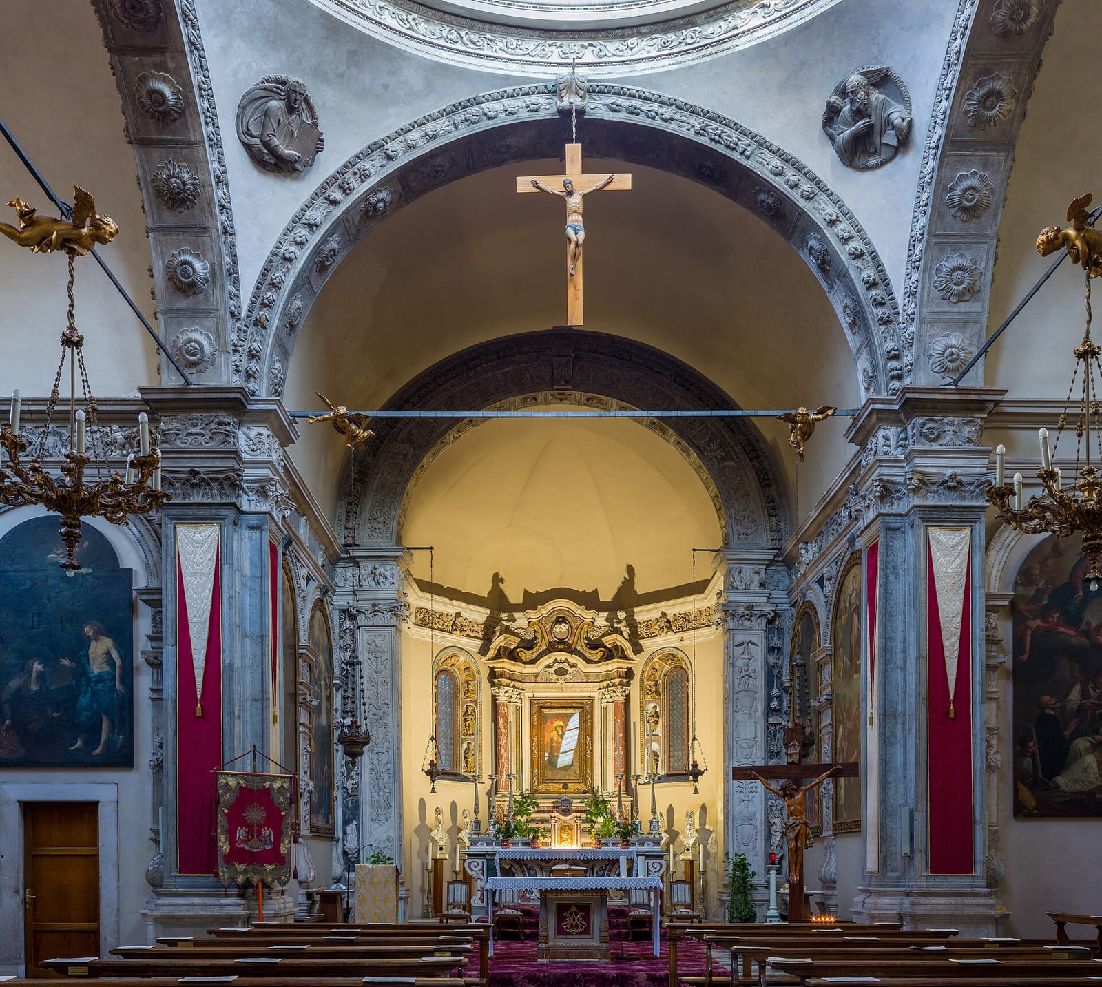 Intérieur de Santa Maria dei Miracoli à Brescia