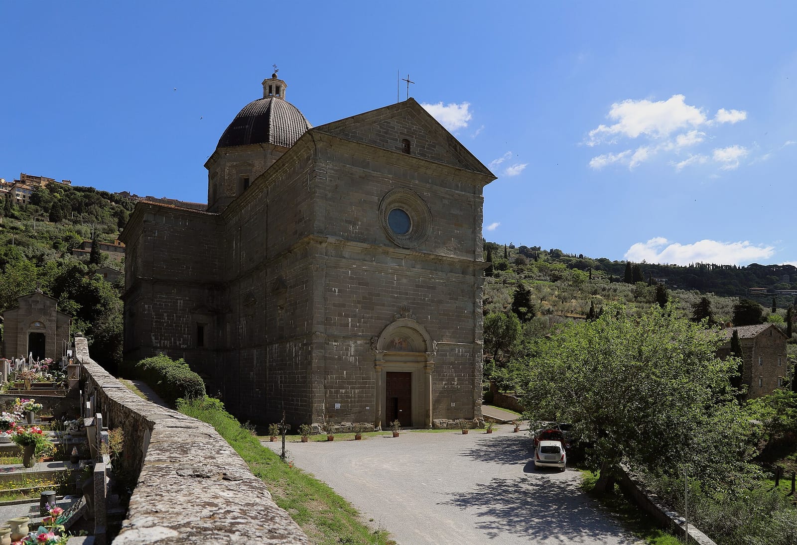 Façade de Santa Maria del Calcinaio près de Cortone