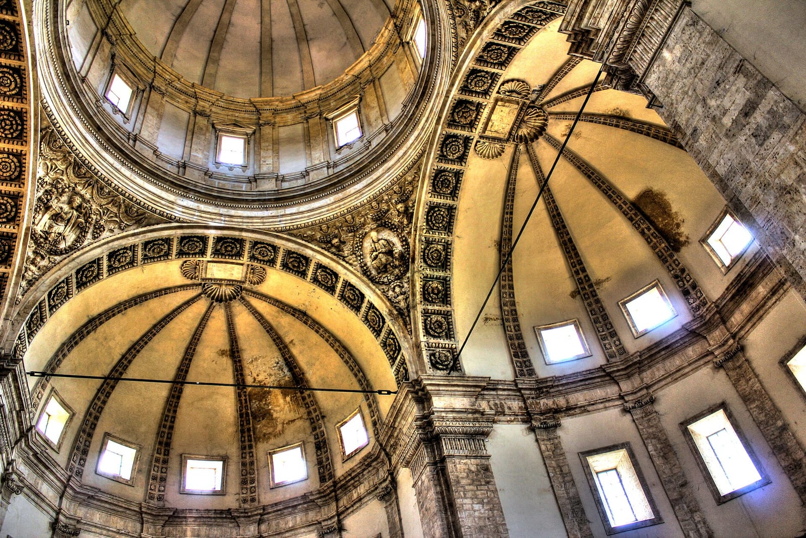 Intérieur de Santa Maria della Consolazione à Todi