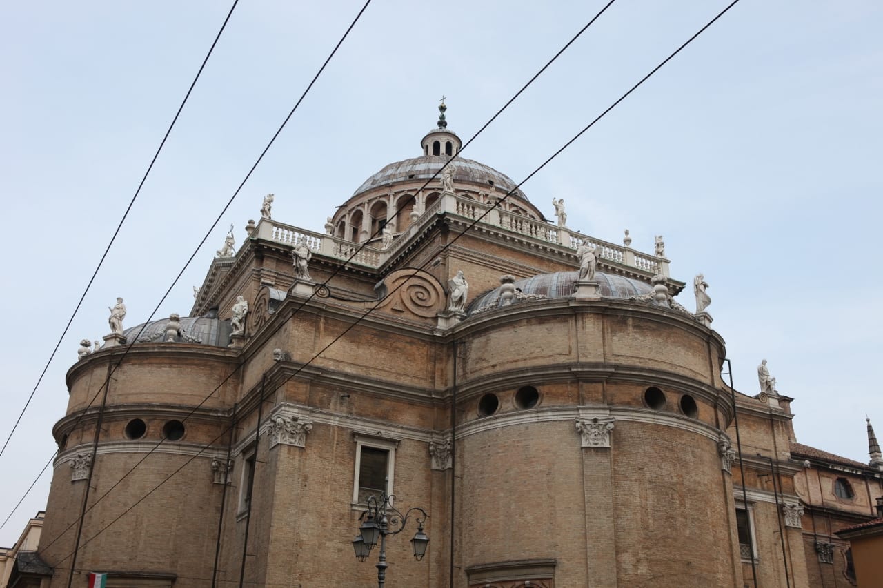 Vue de La basilique Santa Maria della Steccata à Parme