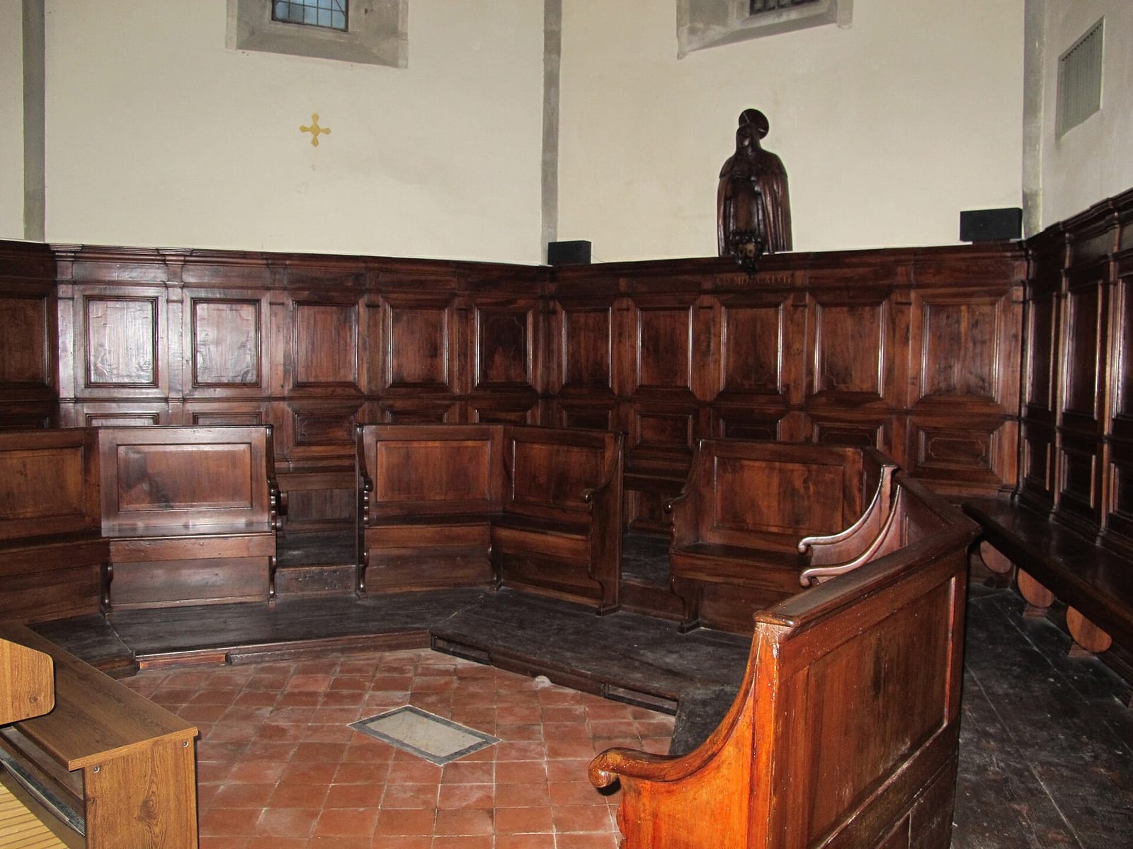 Intérieur de L'église Santa Maria delle Grazie à Arezzo