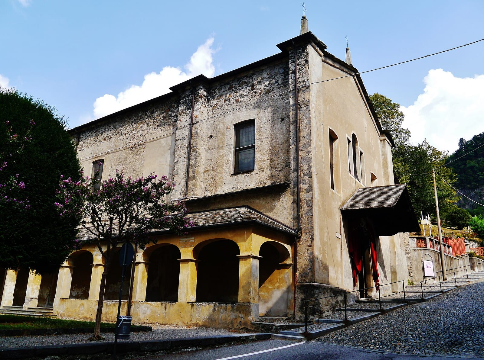 Façade de Santa Maria delle Grazie à Varallo (la Parete Gaudenziana)