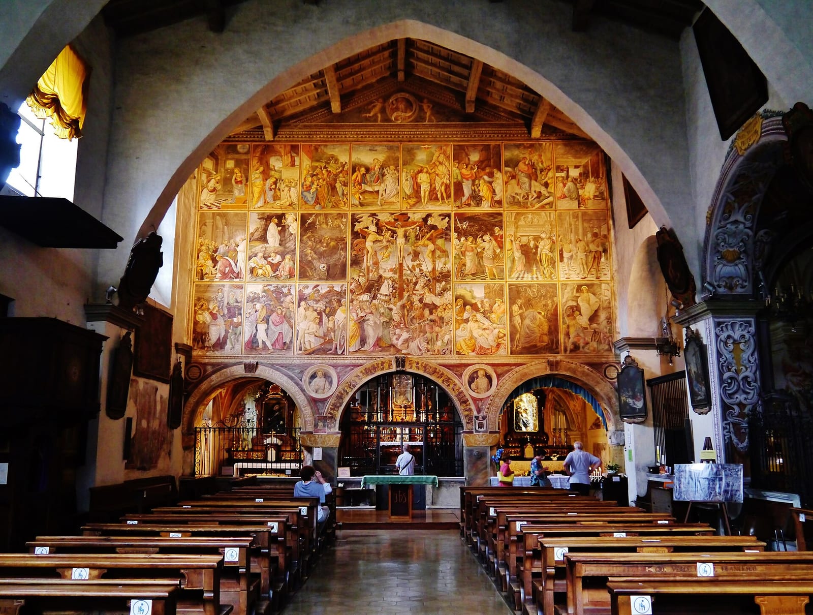 Intérieur de Santa Maria delle Grazie à Varallo (la Parete Gaudenziana)