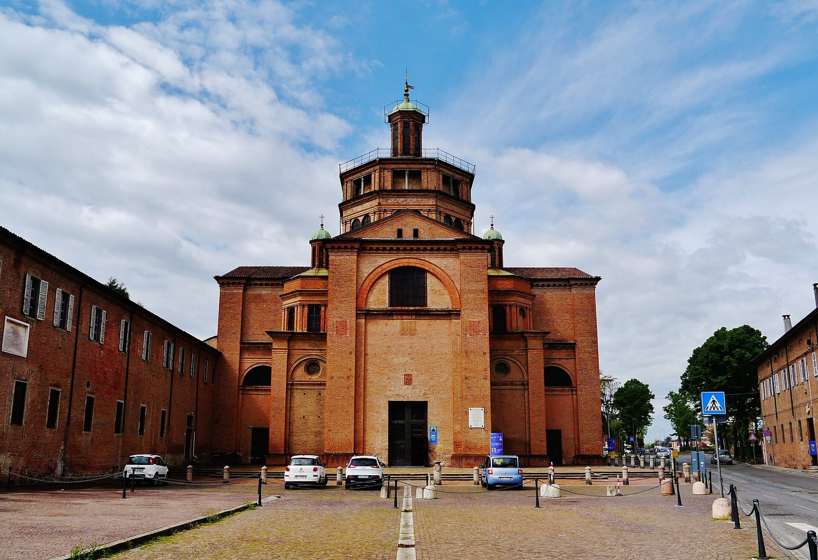 Façade de La Basilique Santa Maria di Campagna à Plaisance