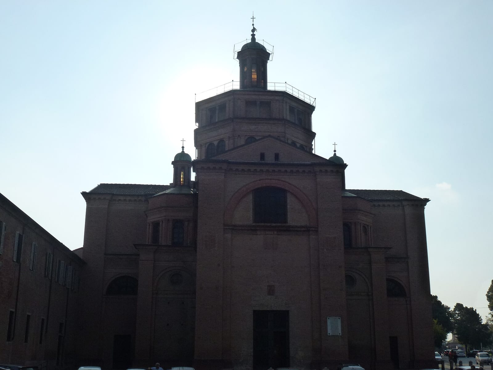 La Basilique Santa Maria di Campagna à Plaisance dans son environnement